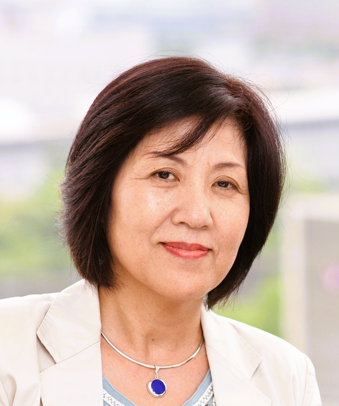 HOTシステム株式会社
代表取締役　蜂谷　英津子（はちや　えつこ）　氏

大手デパートや外資系ホテルのＶＩＰゲストの接客を経て、大手介護企業で介護職の人材育成に従事、その後ＨＯＴシステム株式会社を設立し多くの公益法人や大手企業にて研修の講師を務める。
福祉職向けの書籍や雑誌記事の執筆や監修、教育用DVDの監修も行っている。福祉職のための研修は、内容や事例が福祉現場に即しており「分かり易くて現場ですぐに実践できる」と定評がある。

著書
「介護職が知っておきたい接遇マナーのきほん」（日本実業出版社）
「介護職のための接遇マナー」（公益財団法人介護労働安定センター）
「介護職員の接遇スキル」（第一法規株式会社）


